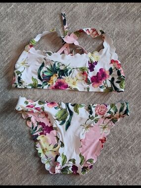 PQ Swim Floral Scalloped Bikini Set - White / Pink (Reversible)